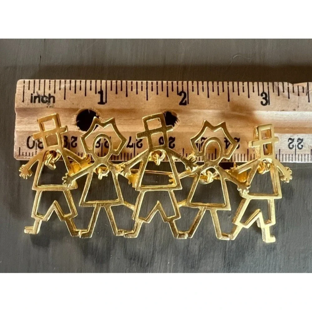 Pilgrim Brooch Gold Figural Thanksgiving‎ Pin Dangle Heart Charms 3